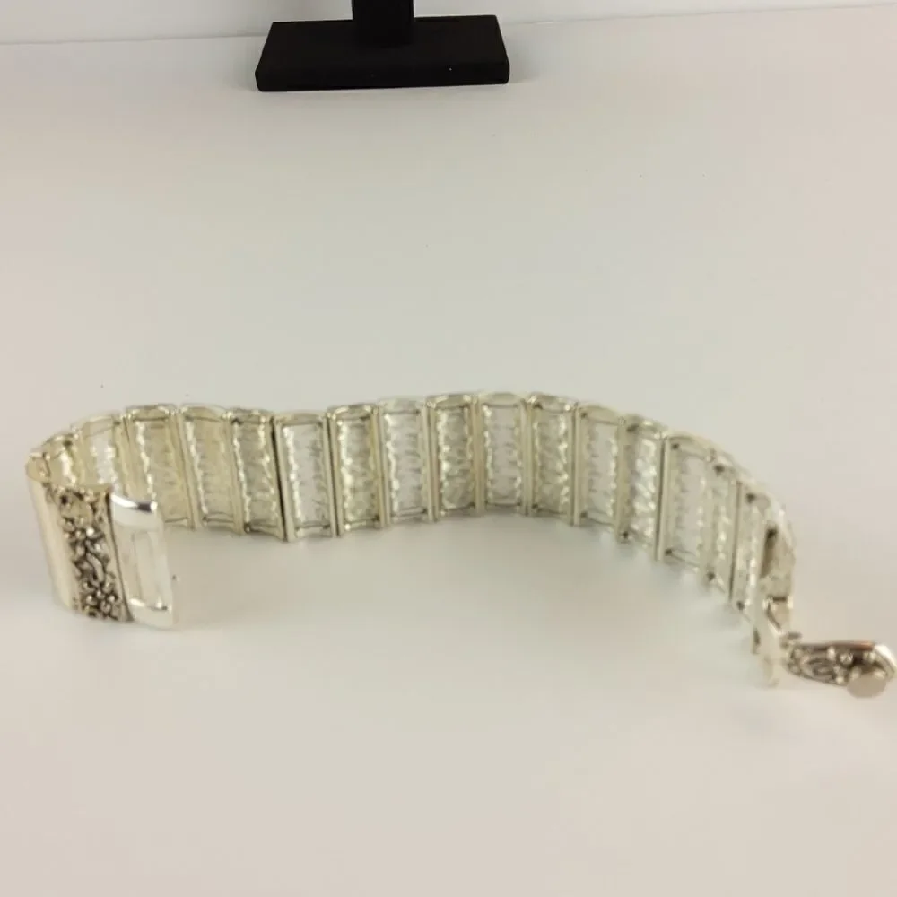 Fashion silvertone bracelet with Floral Accent